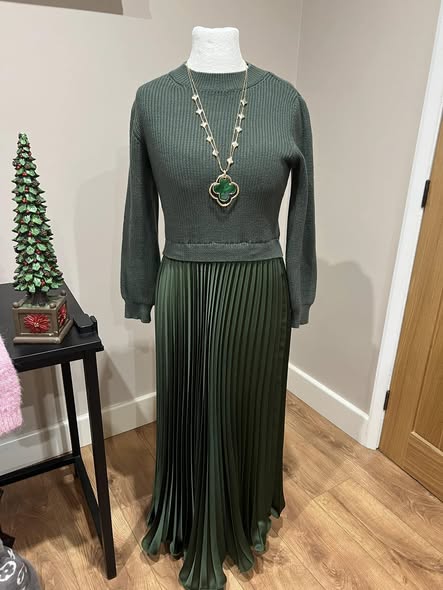 🔥Black Friday Promotion 50%OFF🔥Women's solid color Long Sleeve Jumper & Pleated Bottom Dress