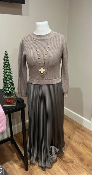 🔥Black Friday Promotion 50%OFF🔥Women's solid color Long Sleeve Jumper & Pleated Bottom Dress